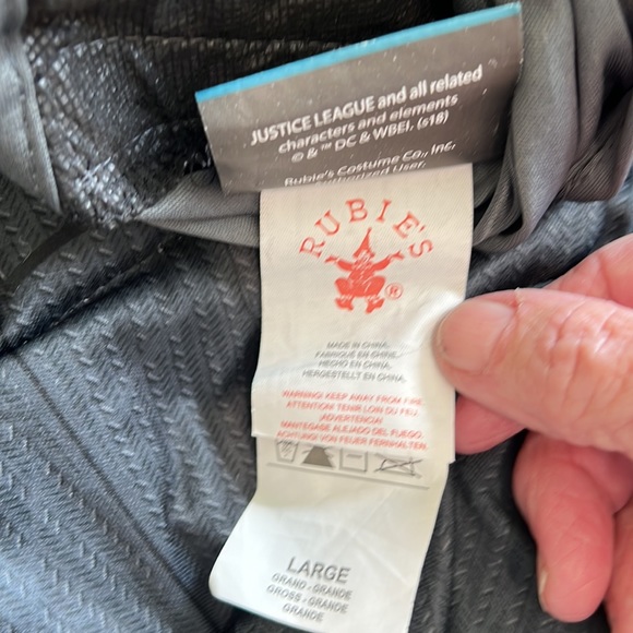 Justice League Batman boy’s one piece costume - Picture 6 of 6